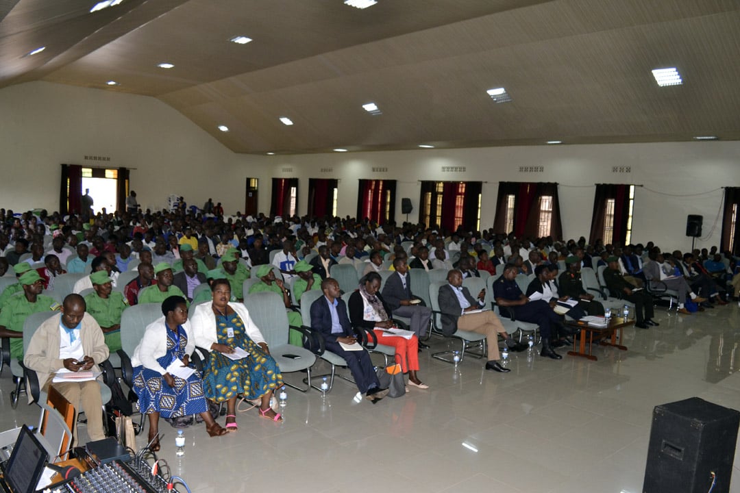 Inama mpuzabikorwa yagaragarijwe ko abakozi bo mu ngo n'ababatwara ku mashuri bizerwa kandi babasambanyiriza abana
