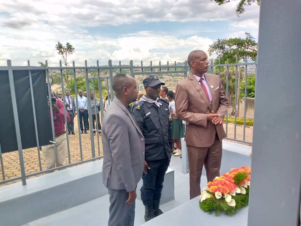 Pasiteri wa ADEPR Gasave, Rev Binyonyo hamwe n