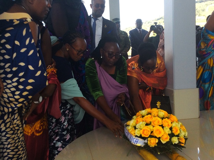 Abasenateri n'Abadepite batabaye i Mayunzwe
