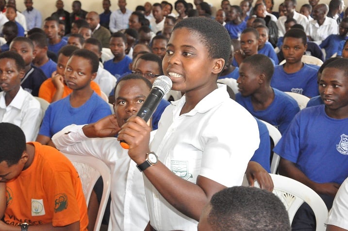 Ingabire Jane ushinja ababyeyi kutabitaho bakiri bato.