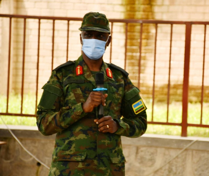 Umuyobozi w'Ingabo mu Ntara y'Amajyaruguru, Brig. Gen. John Bosco Rutikanga, yasabye abitabiriye ibyo biganiro kuba isoko y'umutekano no kuwubungabunga