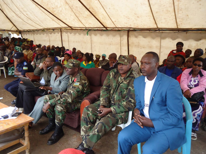 Ingabo, abayobozi b'akarere n'umurenge ndetse n'abaturage bari baje kwitabira iki gikorwa.