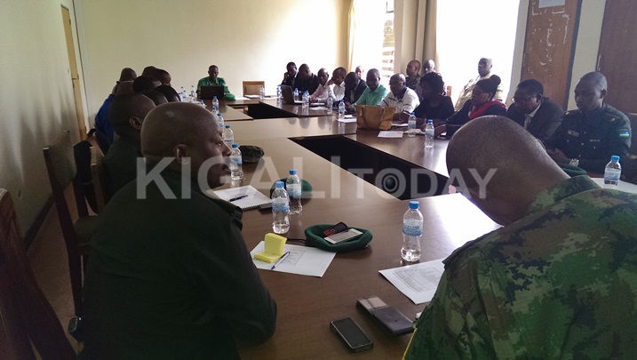 Ingabo na polisi bitabiriye inama itegura umunsi wo kwibohora.