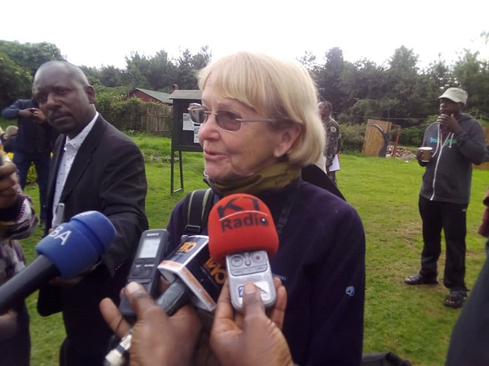 Uyu ni umukerarugendo witwa Jill Spink waje gusura Pariki y'igihugu y'ibirunga aturutse mu gihugu cya Australia