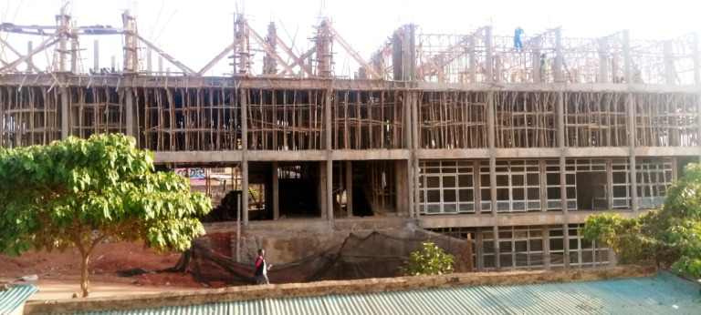 Ingenzi bubatse iyi nzu ariko bifuzaga iyiruta babura ikibanza