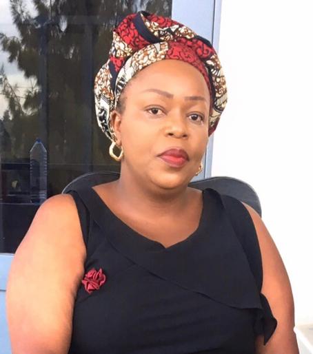 Tumwesigyire Peace avuga ko caméra n'ibijyanye nazo bihenze ku mugore