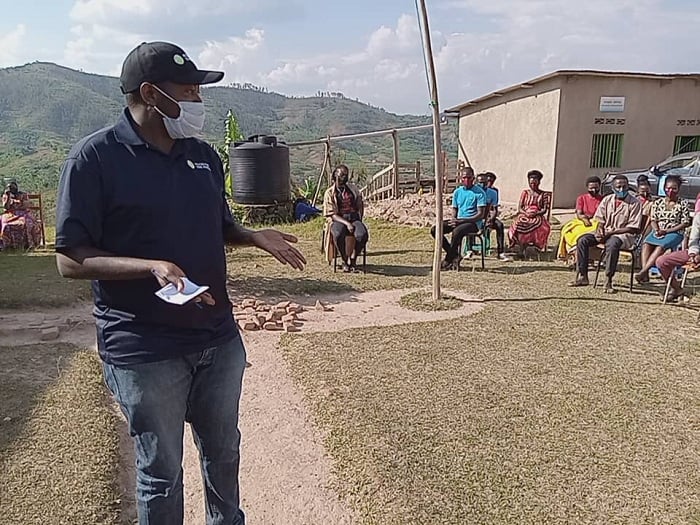 Ndagijimana avuga ko guha abana bize imyuga ibikoresho ari ukubarinda gusubira mu bucukuzi butemewe