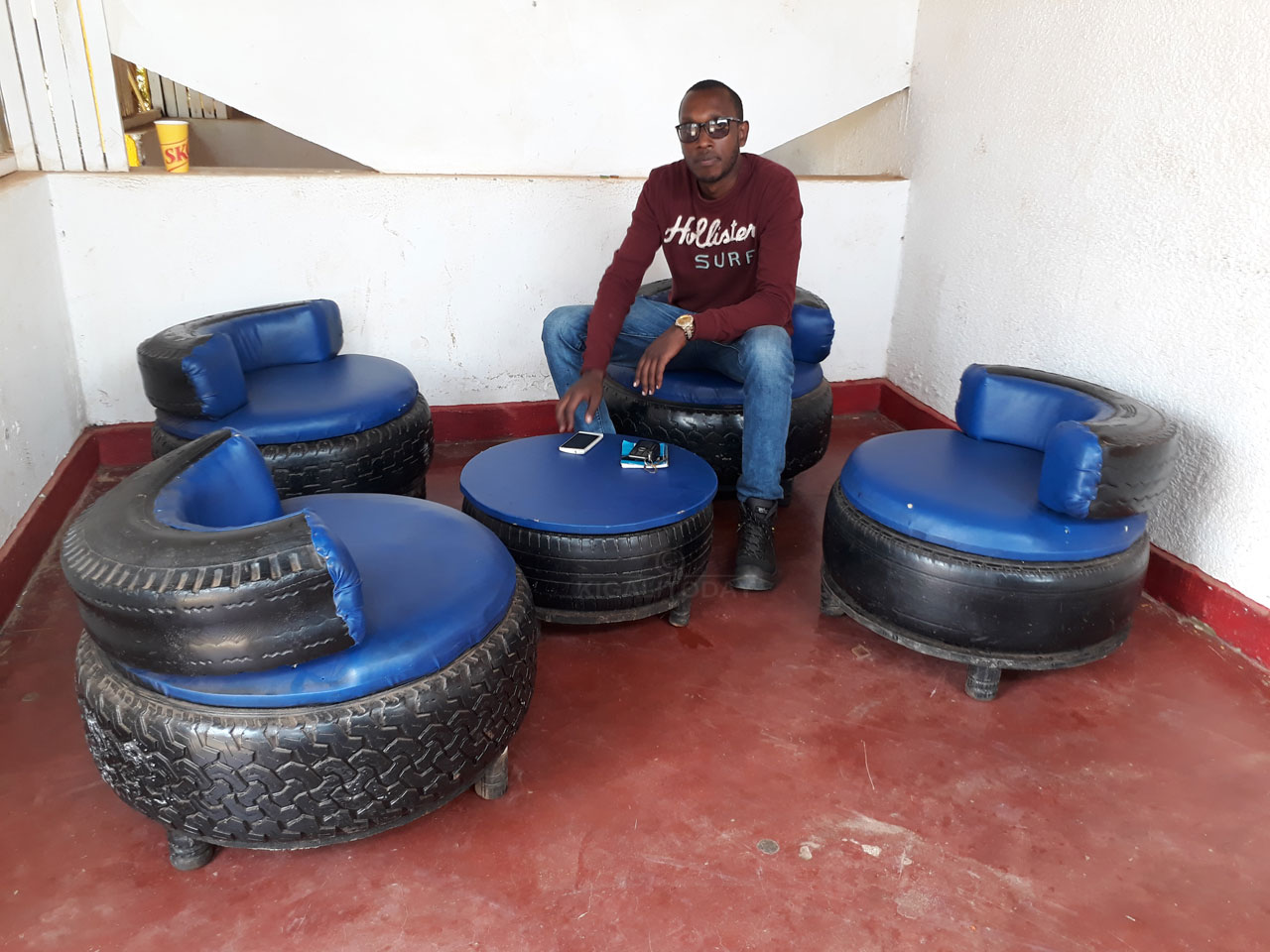 Kalisa yicaye mu ntebe yakoze 
