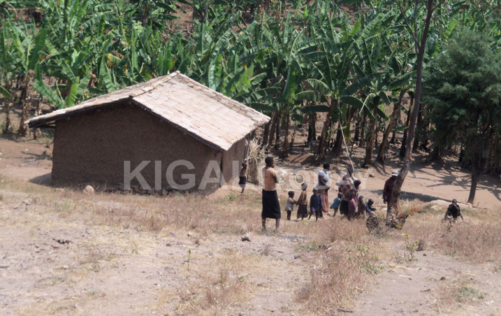 Akarere ka Gisigara ngo gafite intego yo gukura abaturage bose mu bikombe aho batuye bonyine ku mudugudu.