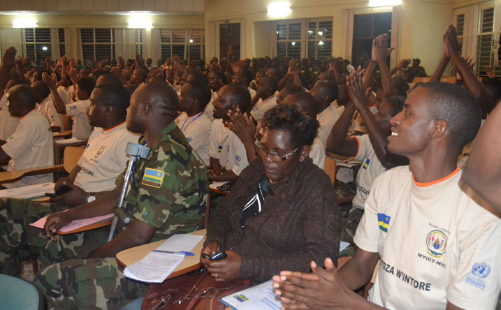 Intore z'abagize inzego z'urubyiruko zisabwa kurwanya abanyereza amafaranga y'abaturage.