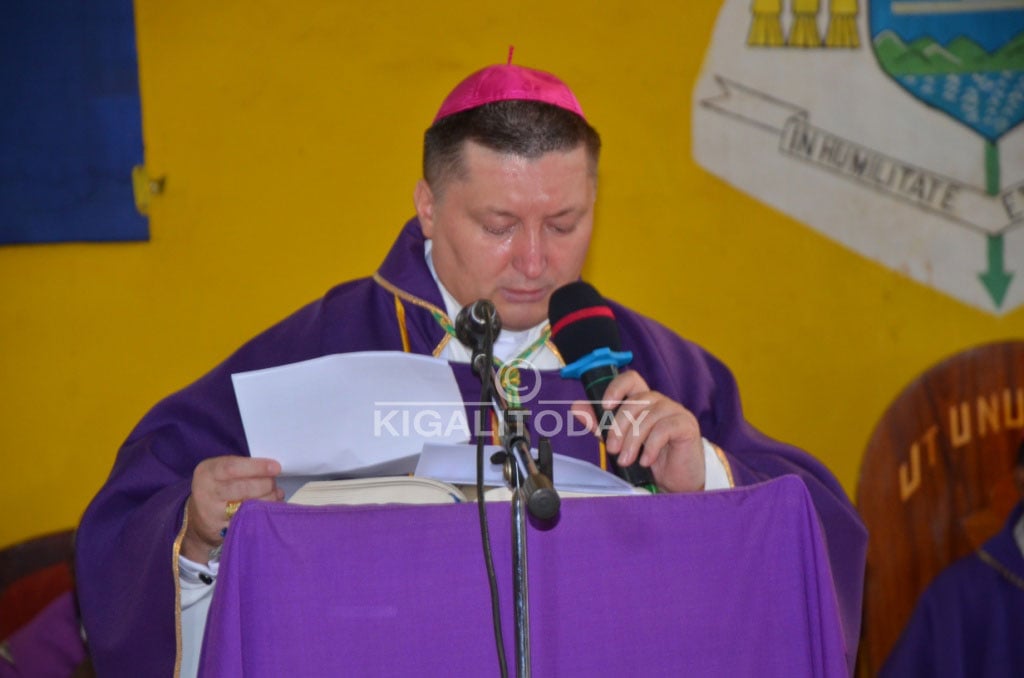 Intumwa ya Papa Mgr Andrzej Jozwowicz ni we watanze ubutumwa bwa Papa bufata mu mugongo umuryango w