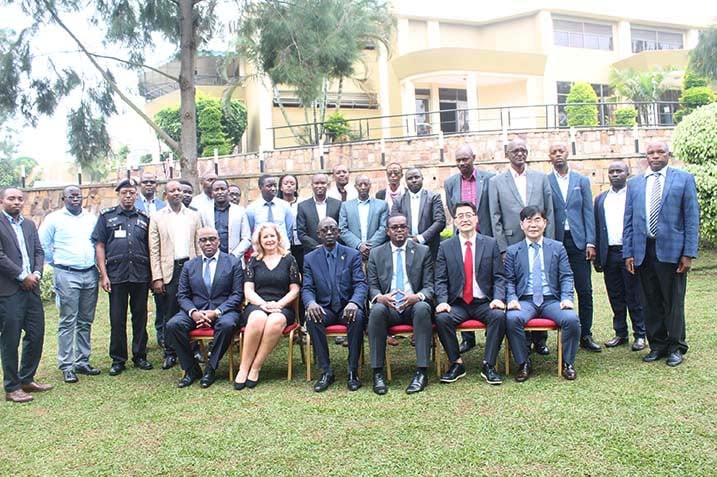 Intumwa mu nzego zitandukanye mu Rwanda no mu mahanga zitabiriye iyi nama nyunguranabitekerezo 
