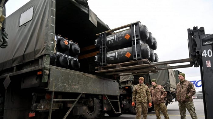 OTAN irimo kurunda intwaro zikomeye ku mipaka y