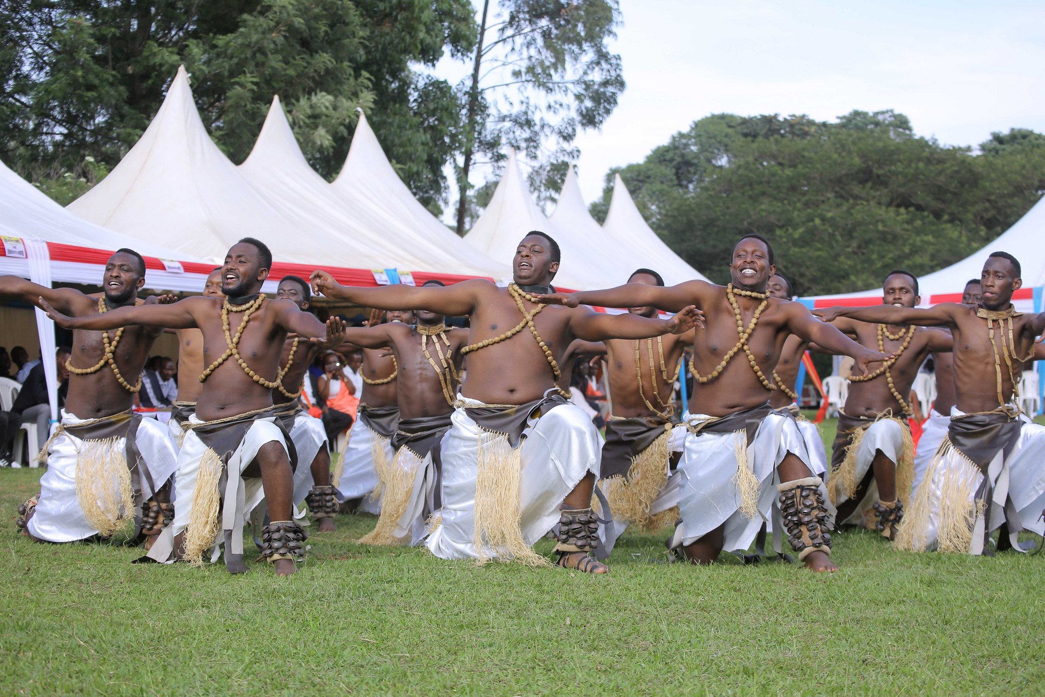 Ibi birori byasusurukijwe n'abasoe ndetse n'Inkumi z'itorero rya AERG ryitwa Inyamibwa
