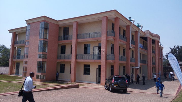 Inyubako ya Laboratwari-Biotechnologi Complex.