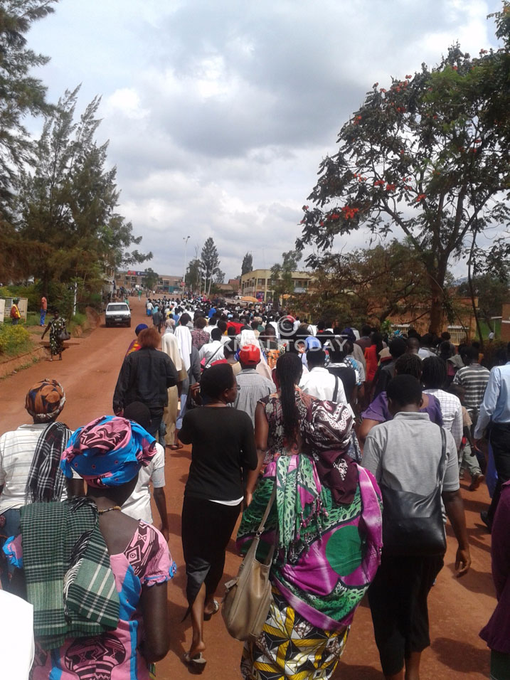Abakirisitu amagana b'i Huye bitabiriye inzira y'umusaraba 