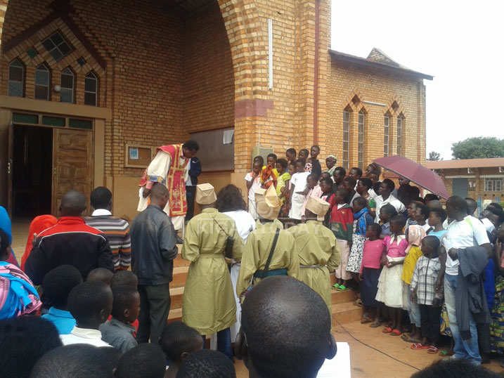 Abakirisitu bari benshi bareb uburyo Yezu yababaye akabambwa ku musaraba 