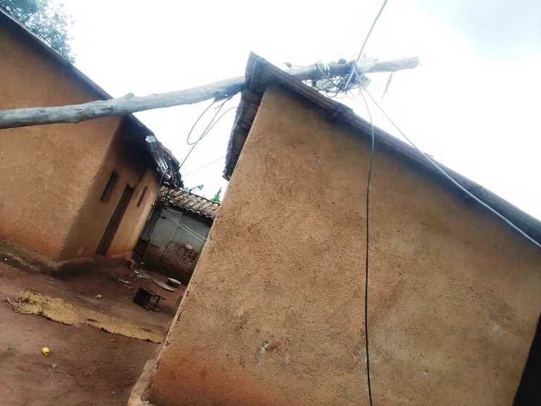 Abatuye muri iyi nzu bibaza niba amashanyarazi atazayitwika
