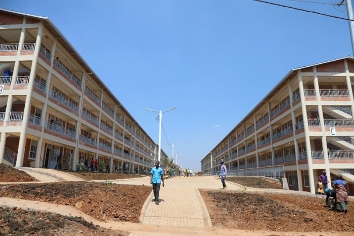 Umudugudu wa Karama muri Kigali watujwemo abari batuye nabi ku misozi, aho bavuye haterwa ibiti