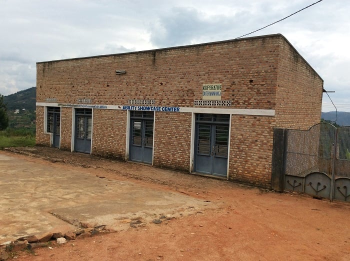Inzu babikagamo amashashi mu Mudugudu wa Gitima