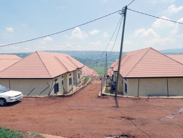 Izi nzu nazo ni zimwe mu zizatuzwamo abakozi ziri i Musaka mu mujyi wa Kigali (Photo Internet) 