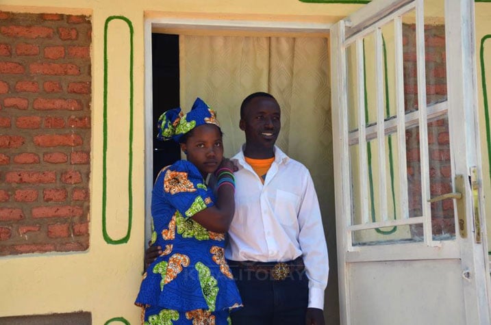 Umwe mu miryango yashikirijwe inzu yashimiye ubuyobozi bw'igihugu uburyo bukomeje kubatekerezaho 