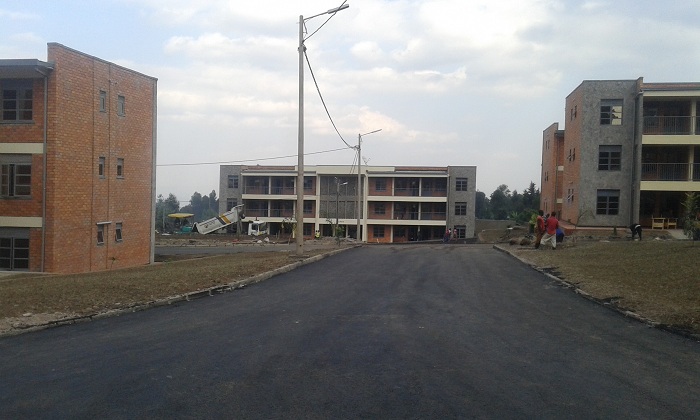 Imihanda ya kaburimbo igera muri uwo mu dugudu iri hafi kuzura