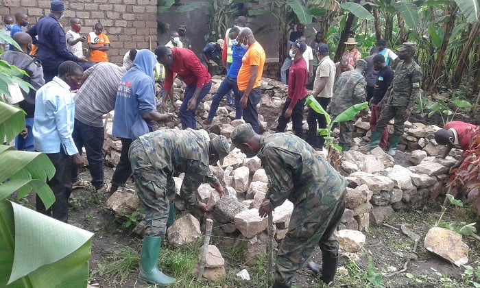 Ni umuganda witabiriwe n'abayobozi mu nzego zinyuranyendetse n'Ingabo z'u Rwanda