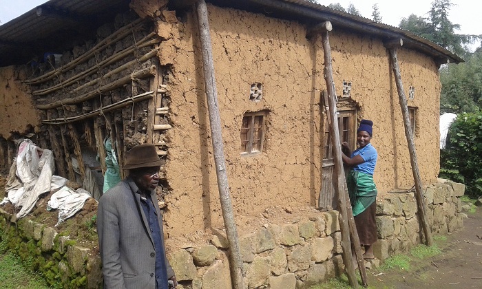 Abaturanyi ba Mukeshimana bavuga ko barara bahangayitse kubera iyi nzu
