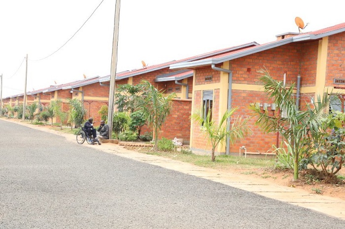 Uyu mudugudu watujwemo imiryango 64