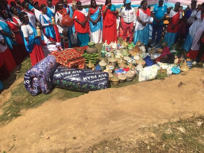 Uwo bahaye inzu bamuremera n'ibiribwa n'ibindi bikoresho