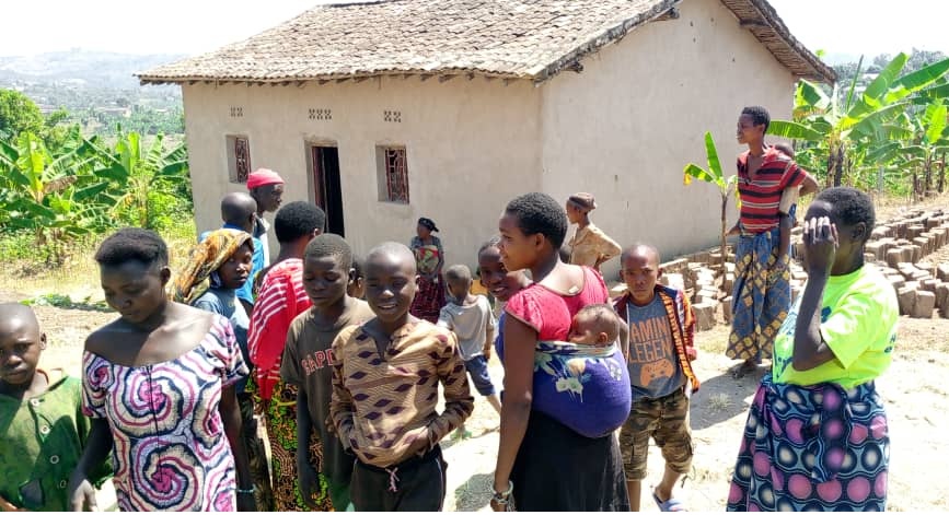 Aho Mukashyaka acumbitse abaturage bari baje kureba ibyabaye