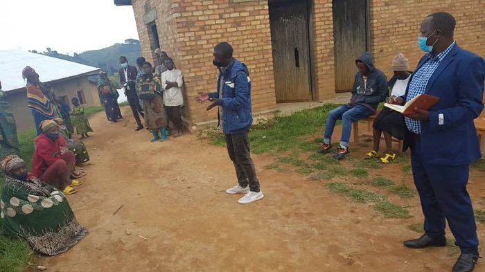 Vincent Bavakure, aganirra n'abasigajwe inyuma n'amateka bo mu mudugudu w'Uwanyakanyeri