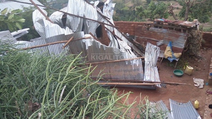 Hateganyijwe umuyaga ushobora kugurukana ibisenge by'inzu