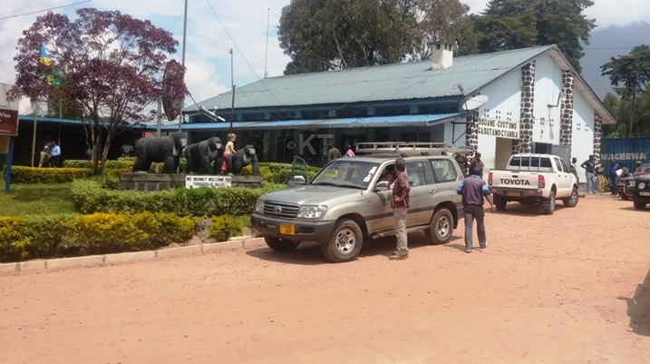Inzu ya gasutamo isanzwe ku mupaka wa Cyanika irashaje kandi ni nto.