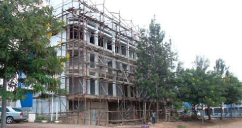 Iyi nyubako yahirimye yari imaze imyaka irindwi itaruzura. (Foto: Dan Ngabonziza)