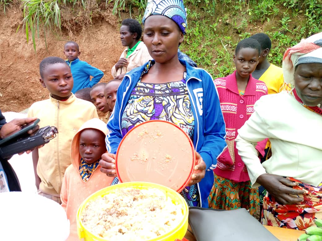 Nyirandikubwimana amaze kwigisha abatari bake ubuvumvu