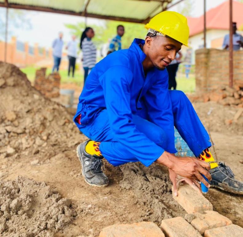 Bakoze ibizamini mu masomo atandukanye bize