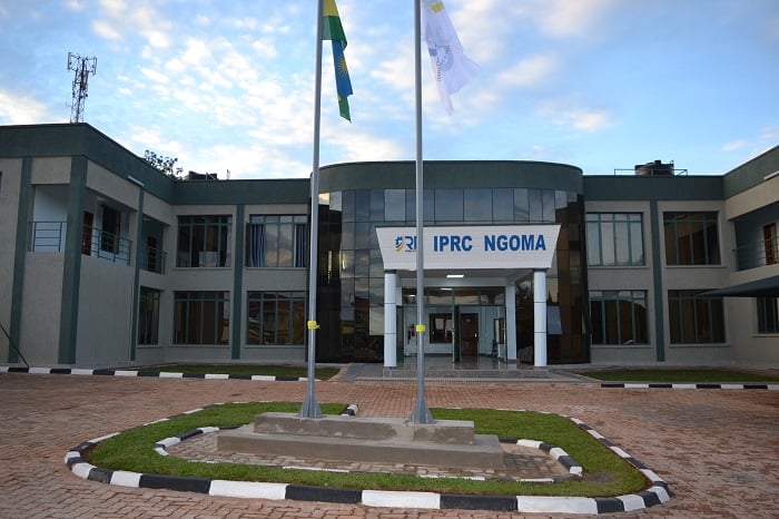 Inyubako nshya yatashywe yitezweho kunoza serivisi z'uburezi zitangwa muri iri shuri