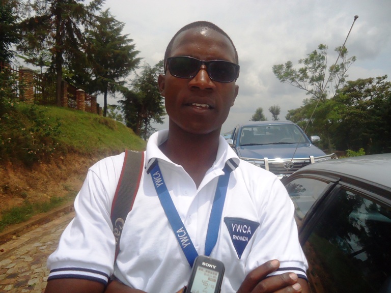 Iranyumva Fred Uyobora umushinga EDOAG ufasha aba bana