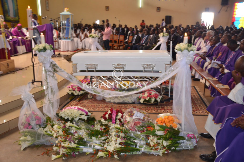 Isanduku y'umubiri wa Nyakwigendera Musenyeri Bimenyimana