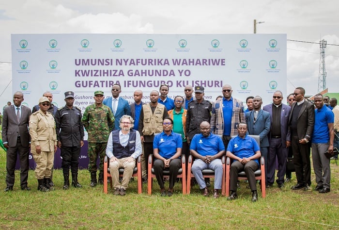 Abayobozi mu nzego zitandukanye bitabiriye ibirori byo kwizihiza umunsi Nyafurika wahariwe gahunda yo gufatira ifunguro ku ishuri