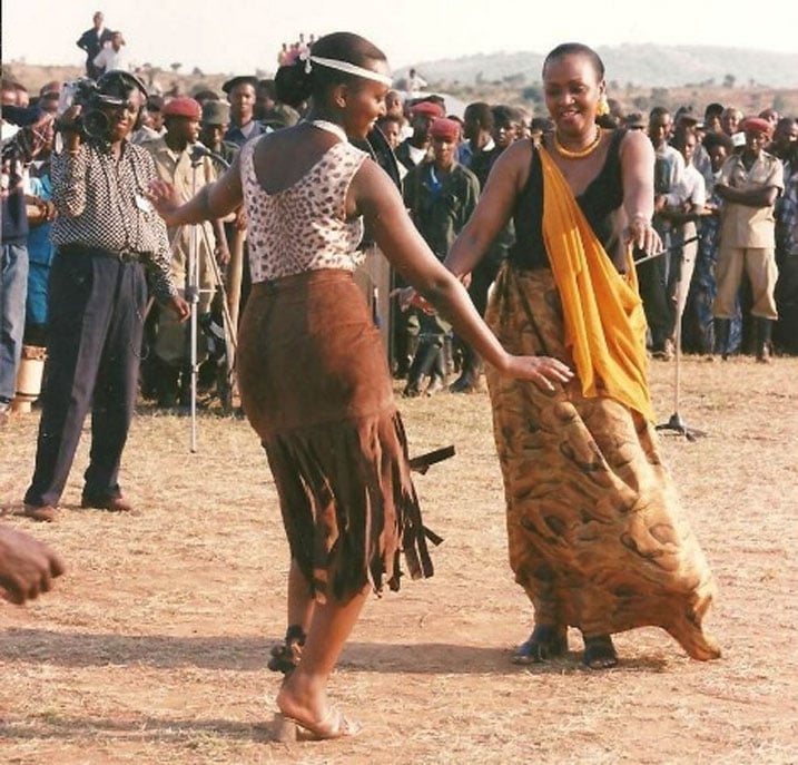 Isimbi abyinana na Kayirebwa muri FESPAD 1998