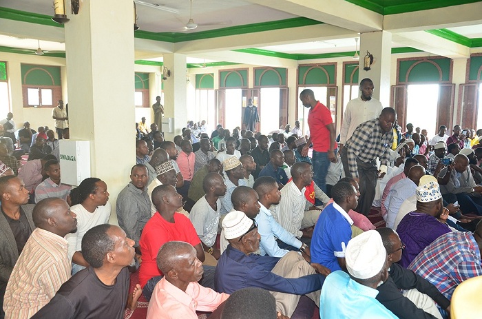 Abantu benshi bari baje kubakira no kwishimira intsinzi batahukanye
