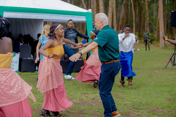 Abatsindiye isoko ry'ibireti bashimiye abahinzi baranasabana