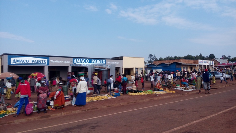 Ubutoya bw'isoko rya Rango butuma hari abacururiza hakurya yaryo