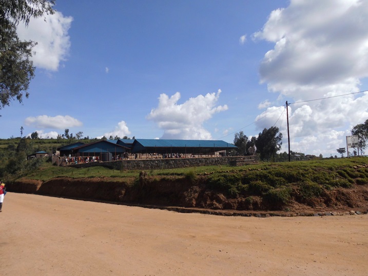 Isoko rya Rugarika ryubatse ku muhanda.
