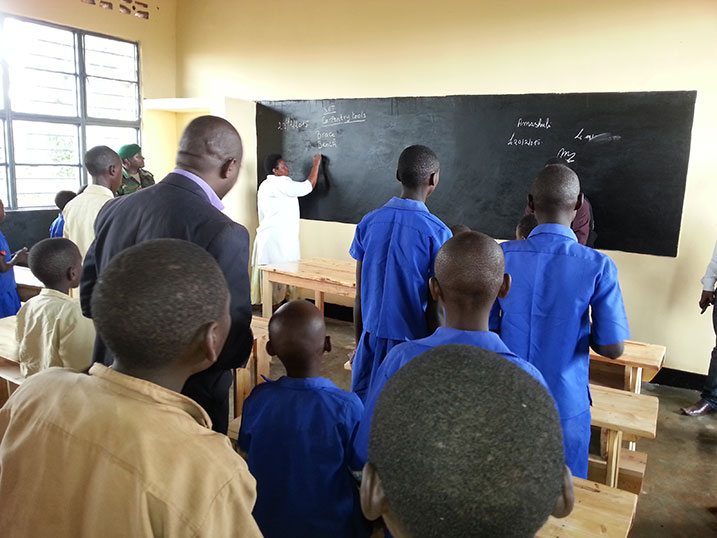 Umunyeshuri agomba kugira isuku ku mubiri, ku myambaro ndetse n