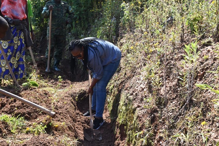 Minisitiri Ingabire atiyura mu muringoti