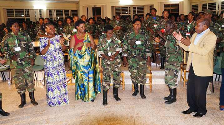 Minisitiri Gasinzigwa yashimye umusaruro uri gutangwa n'abatojwe mu cyiciro cya mbere.